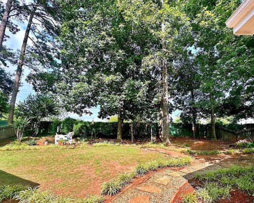 2123 Cape Liberty Dr, Suwanee, GA 30024-3210