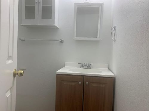 2009 Pecan St, Commerce, TX 75428-3027