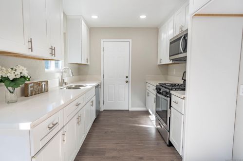 857 Phillips St, Vista, CA 92083-7108