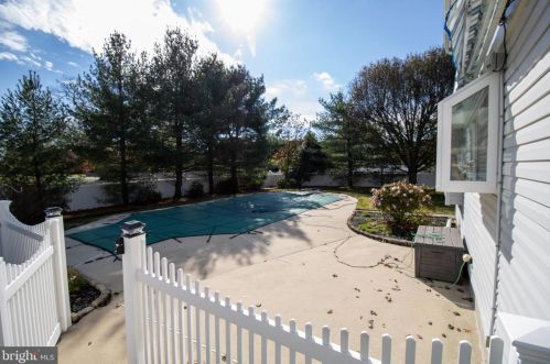 1 High Meadows Dr, Harrison Township, NJ 08062-9462
