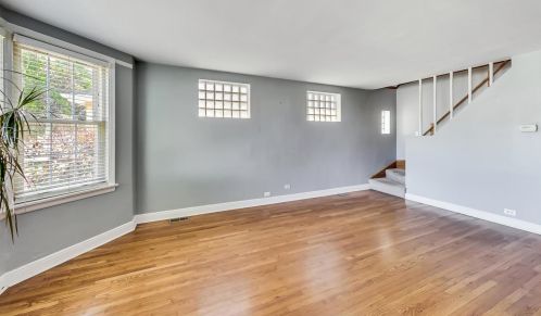 10528 Whipple St, Chicago, IL 60655-2035