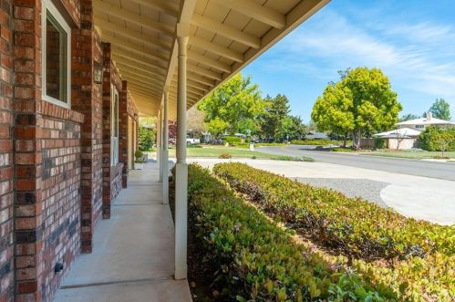 136 Estates Dr, Chico, CA 95928-7414