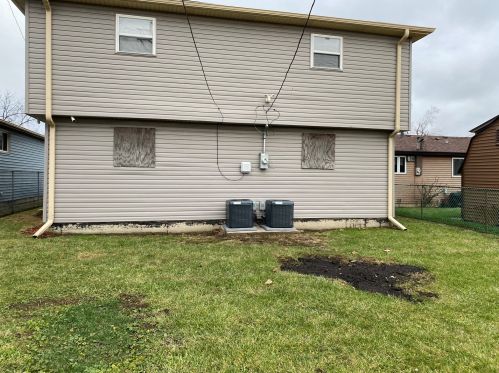 3704 Maxey Ct, Robbins, IL 60472-1939