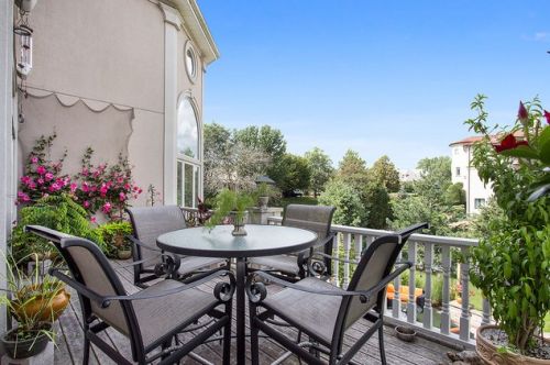 603 Ambriance Dr, Willowbrook IL  60527-0806 exterior