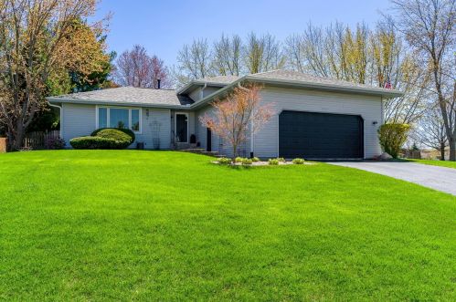 5557 Grove Hill Rd, Rockford, IL 61114