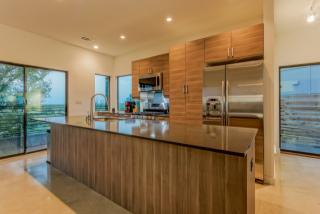 2811 Crest Ave, Austin TX  78702-2514 exterior