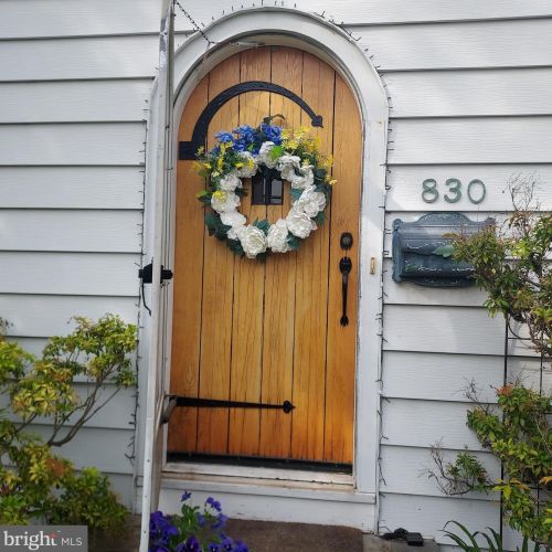 830 Schiller Ave, Trenton, NJ 08610-5610