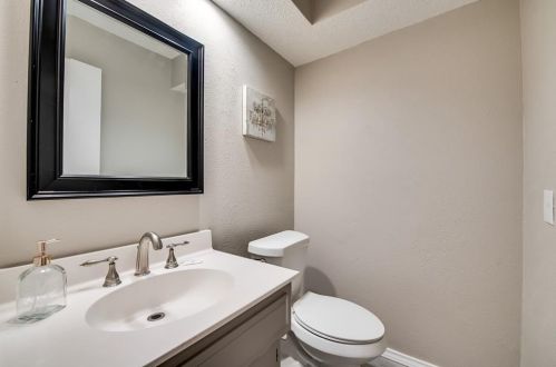 4044 Windy Crst Cir, Carrollton TX 75007 exterior