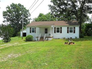 112 Cage Cir, Dickson, TN 37055-3114