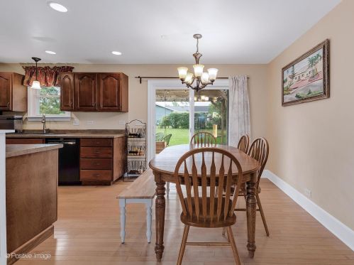 452 Cochise Ct, Carol Stream IL  60188-1516 exterior