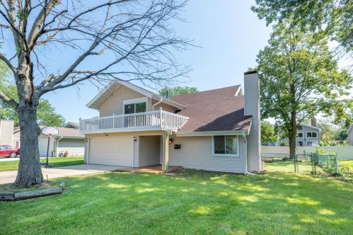 5801 Chatsworth Ct, Hanover Park, IL 60133-5210