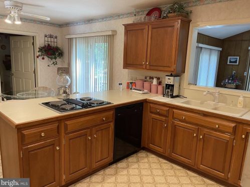 112 Bentley Ln, Lancaster PA  17603-6223 exterior