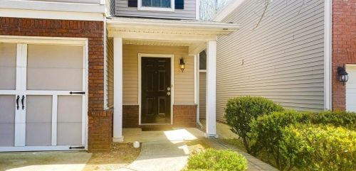 664 Lakes Cir, Lithonia, GA 30058-3237