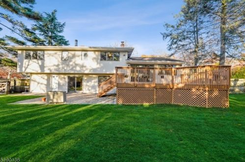 42 Laurel Dr, Springfield, NJ 07081-2432