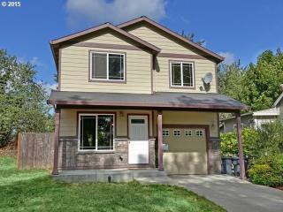 7205 Newell Ave, Portland, OR 97203-4028