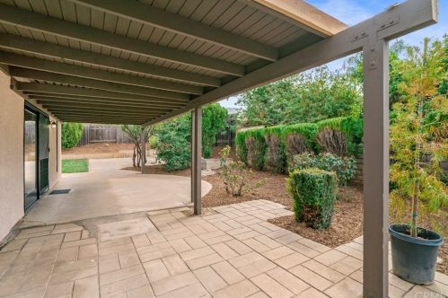 5545 Gloucester Way, Riverside CA  92506-3425 exterior