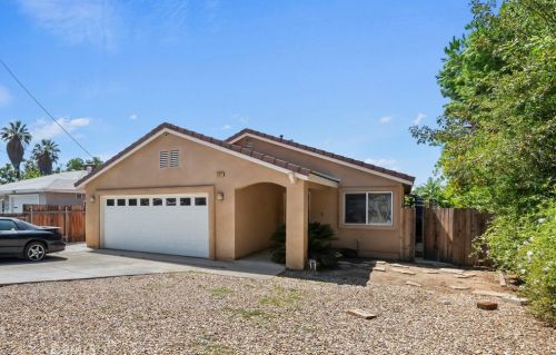 517 Prospect Ave, Riverside CA  92507-1720 exterior
