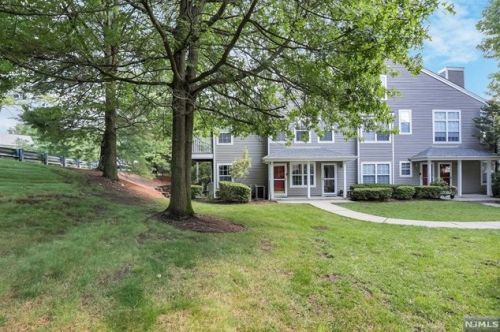 1336 Paddington Rd, Mahwah, NJ 07430-3254
