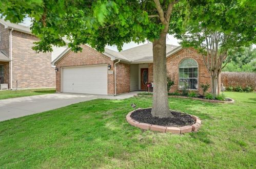 6104 Bullhead Dr, Fort Worth, TX 76179-7574
