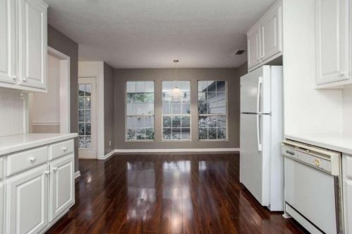 285 Glen Lake Dr, Atlanta GA  30327-4819 exterior