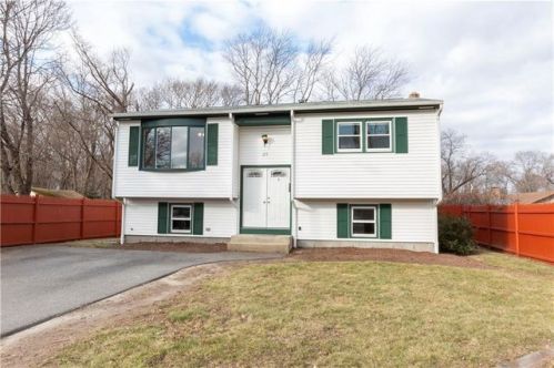 25 Hull St, Warwick, RI 02888-4205