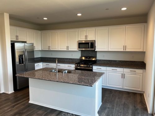 720 Encina Ave, Rialto, CA 92376-5213
