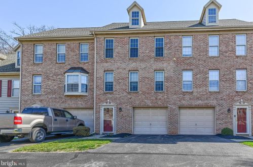 1203 Skyview Dr, York, PA 17406-3278