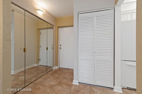 14505 Central Ct, Oak Forest, IL 60452-1064