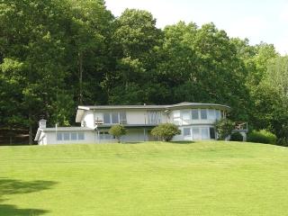 2024 Hill Country Rd, Minnehaha Springs, WV 24954-7077