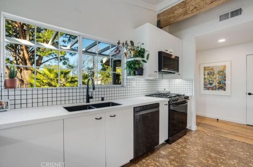 8010 Crosnoe Ave, Van Nuys CA  91402-5529 exterior