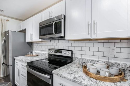 178 Barone Pl, Atlanta GA  30327-1073 exterior