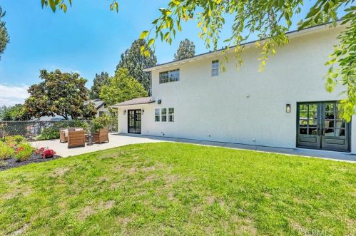 3586 Lathrop Ave, Simi Valley CA  93063-1119 exterior