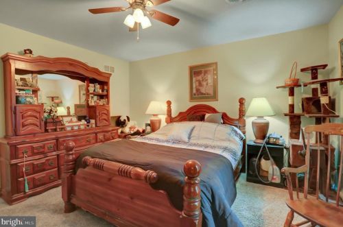 193 Greenview Dr, Carlisle PA  17015-9193 exterior