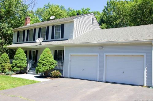 107 Dundee Dr, Cheshire, CT 06410-1581