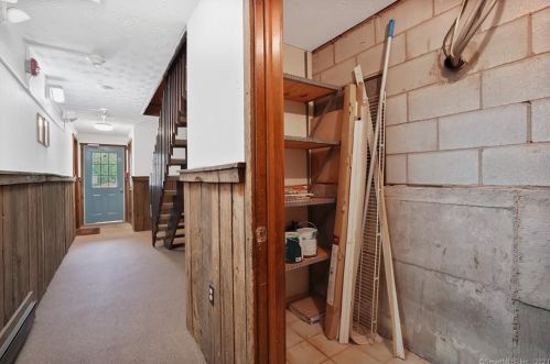 949 Pleasant Valley Rd, Wapping CT  06074-4240 exterior