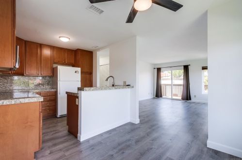 866 Rancho Santa Fe Rd, San Marcos, CA 92078-4652