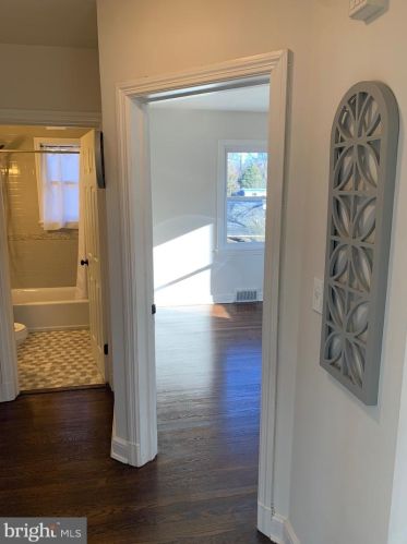 9407 Colesville Rd, Silver Spring MD 20901-4819 exterior