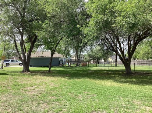 1041 2 St, Bellvue TX 77418-2948 exterior