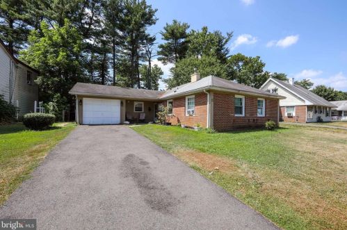 12 Meadowlark Ln, Willingboro, NJ 08046-2108