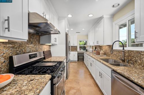 391 Maureen Ln, Concord CA  94523-2136 exterior