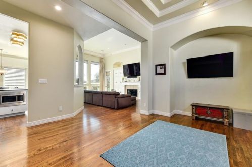 5903 Cane Pace, Austin TX  78746-1167 exterior