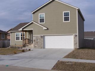8837 Marigold Ln, Manhattan, KS 66502-1880