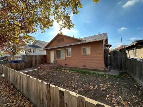 705 2nd St, Modesto, CA 95351-3353