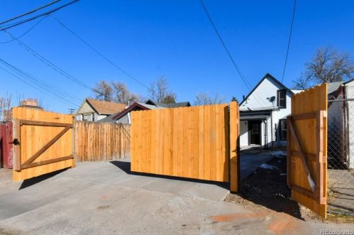 3233 Marion St, Denver CO  80205-3951 exterior