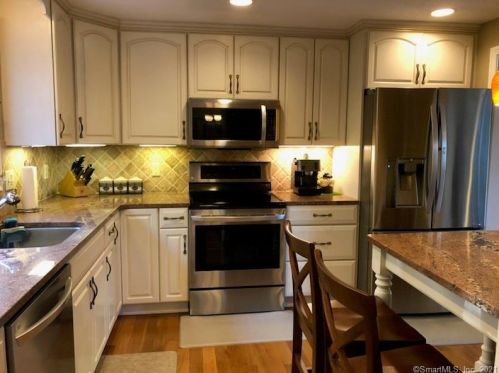 25 Marty Ln, Wapping, CT 06074-4255