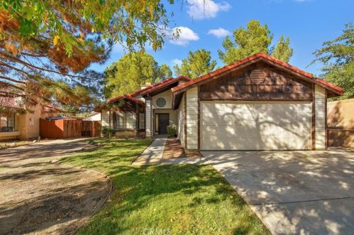 1625 Newgrove St, Lancaster, CA 93535-3445