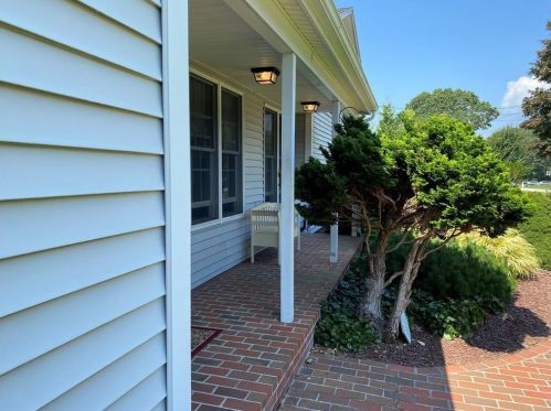 15 Sunnyside Dr, Westerly, RI 02891-4021