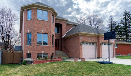2163 Sprucewood Ave, Des Plaines, IL 60018-2639