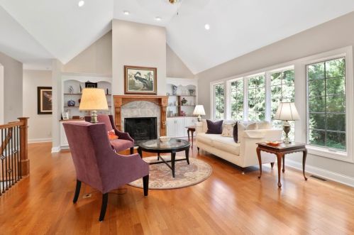 1904 William Dr, Valpo IN  46385-8168 exterior