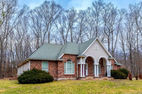 5 Stonewall Rd, Colchester CT  06420-4135 exterior